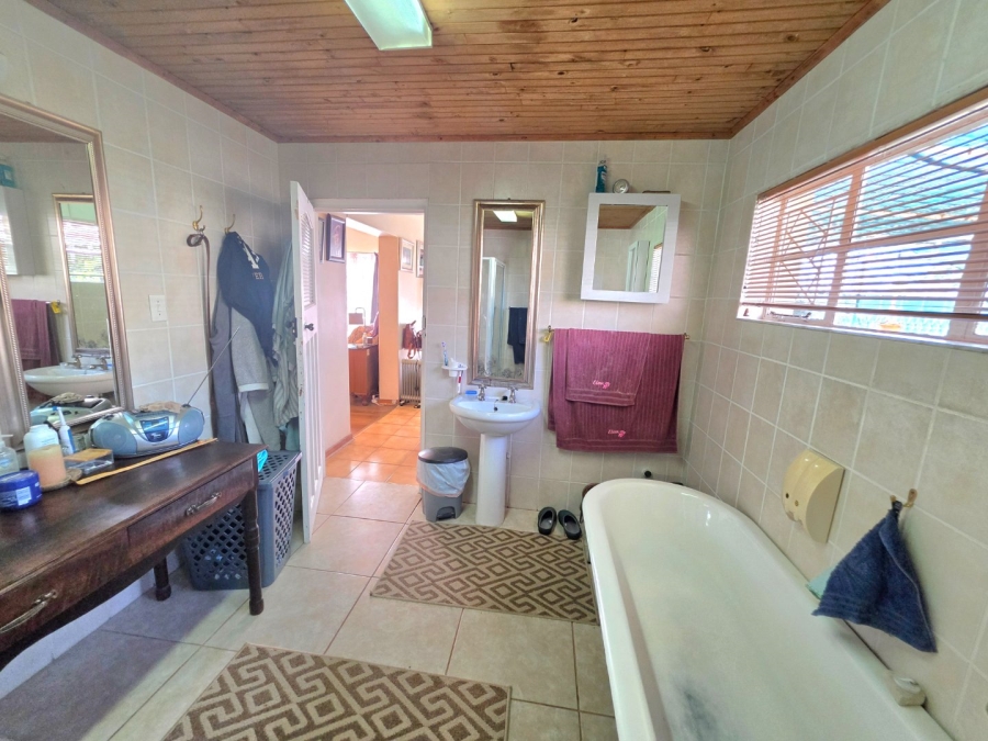 8 Bedroom Property for Sale in Bethlehem Free State
